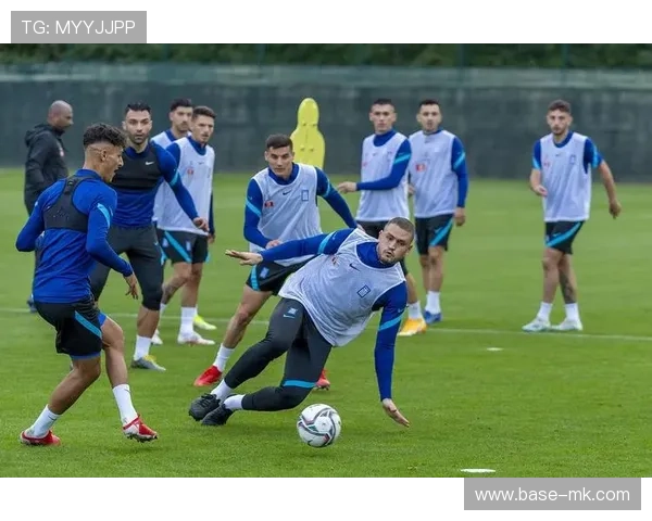 欧洲杯球星童年故事曝光:从街头踢球到国家队主力的逆袭之路 欧洲杯球星童年故事曝光:从街头踢球到国家队主力的逆袭之路